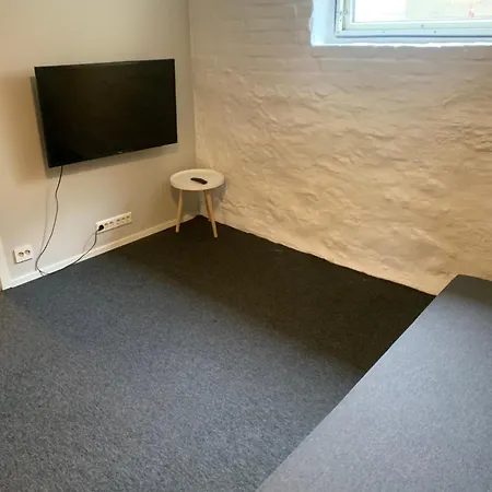 Apartment Central Studio Apt 110 *